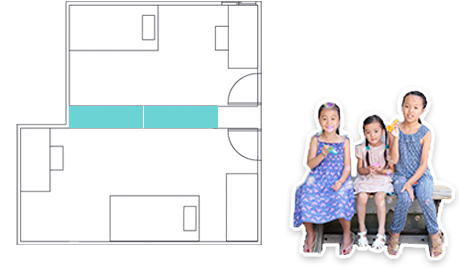 お部屋の㆗央に配置し、二分割で部屋を間仕切ることも可能。 お子様の成長に合わせて、プライベートな空間を与えることができます。 特寸サイズにも対応しているので、間取りにフィットした間仕切り収納に。